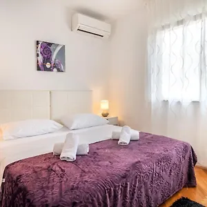 Rooms&apartments Zelux Apartament
