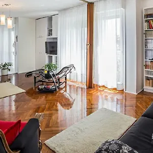 Apartment Milana - Cozy With Free Parking, Split